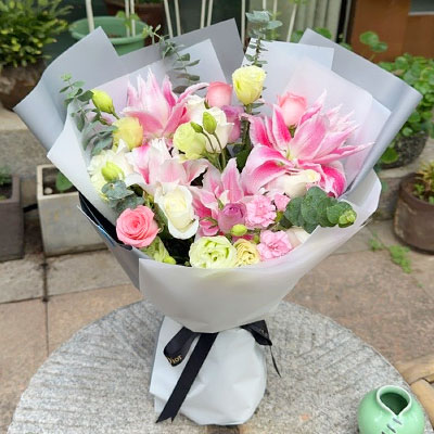 永州9朵玫瑰混搭百合，爱恋纯真无邪